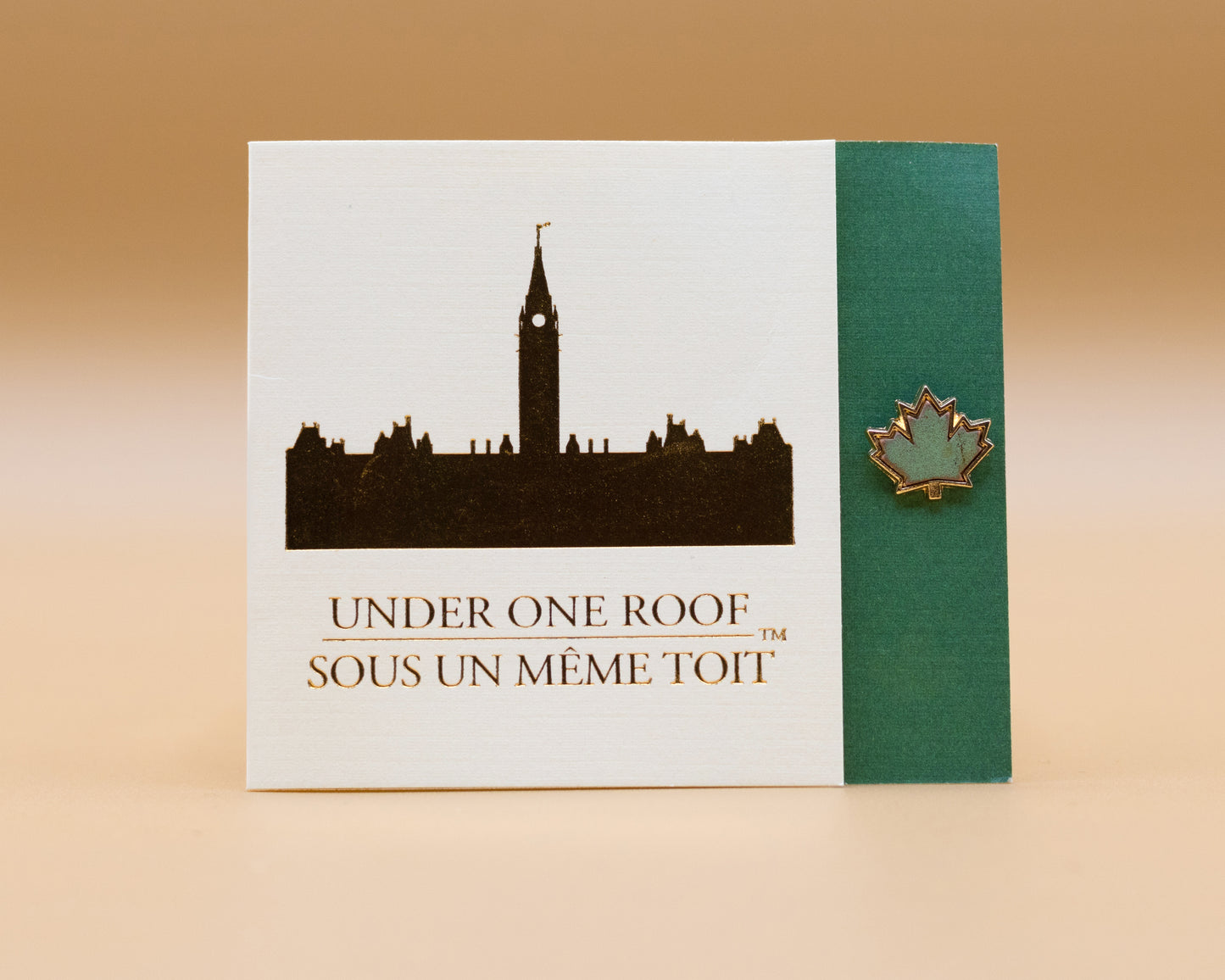 Pin's feuille d'érable or