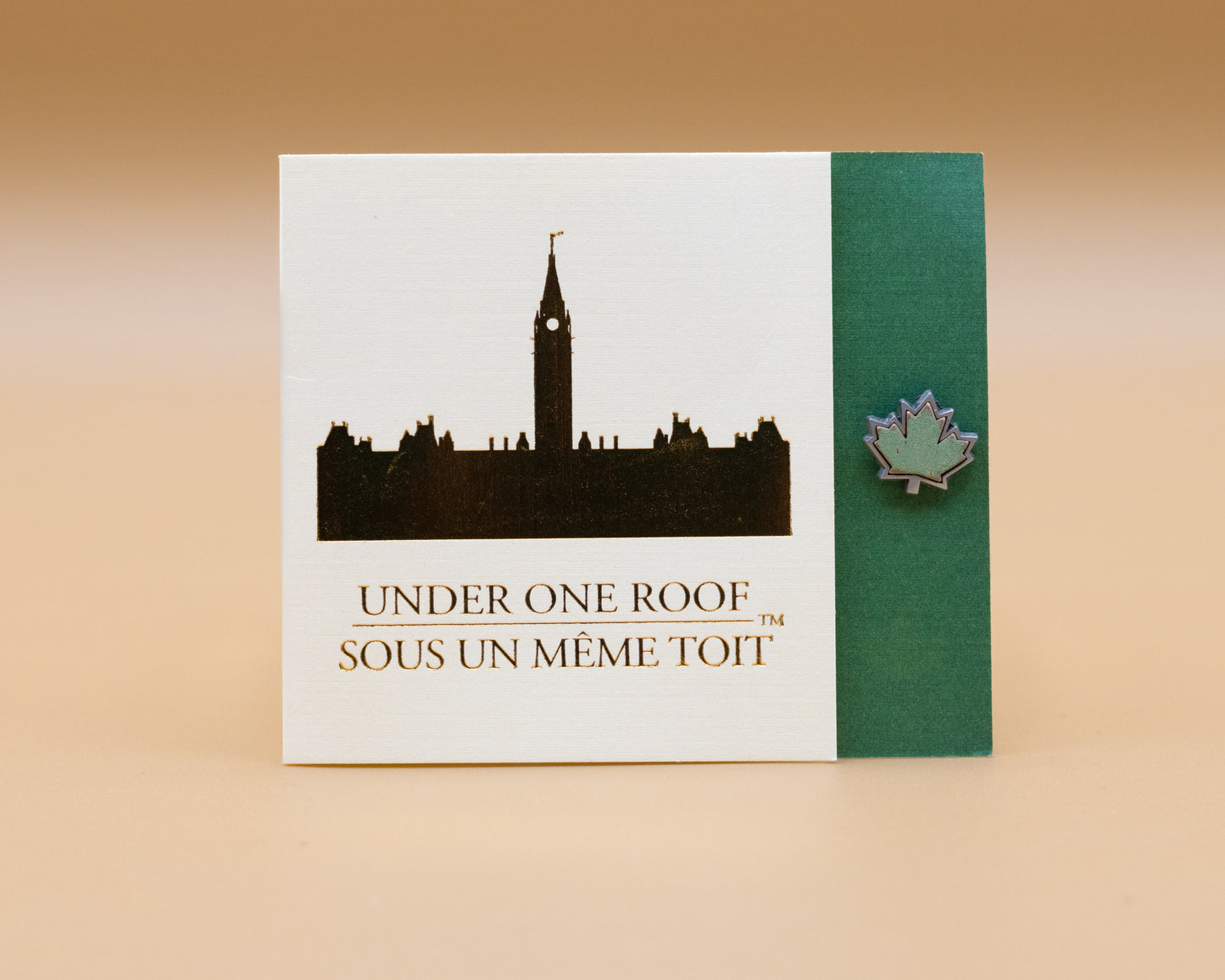 Pin's feuille d'érable en étain