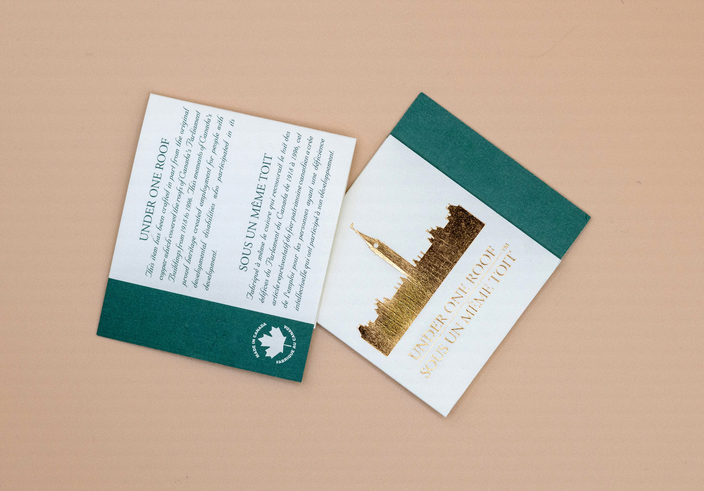 Pin's feuille d'érable en étain