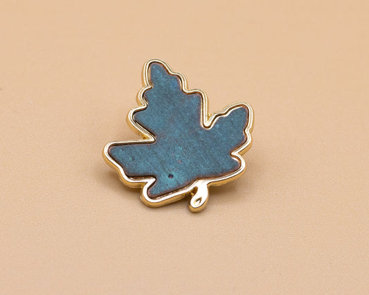 Magnetic Maple Leaf Brooch Gold